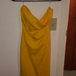 Large strapless yellow dress
